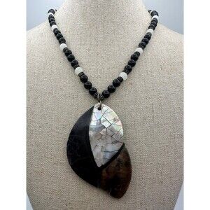 Sterling silver Mother of pearl abalone pendant black bead Necklace 22”